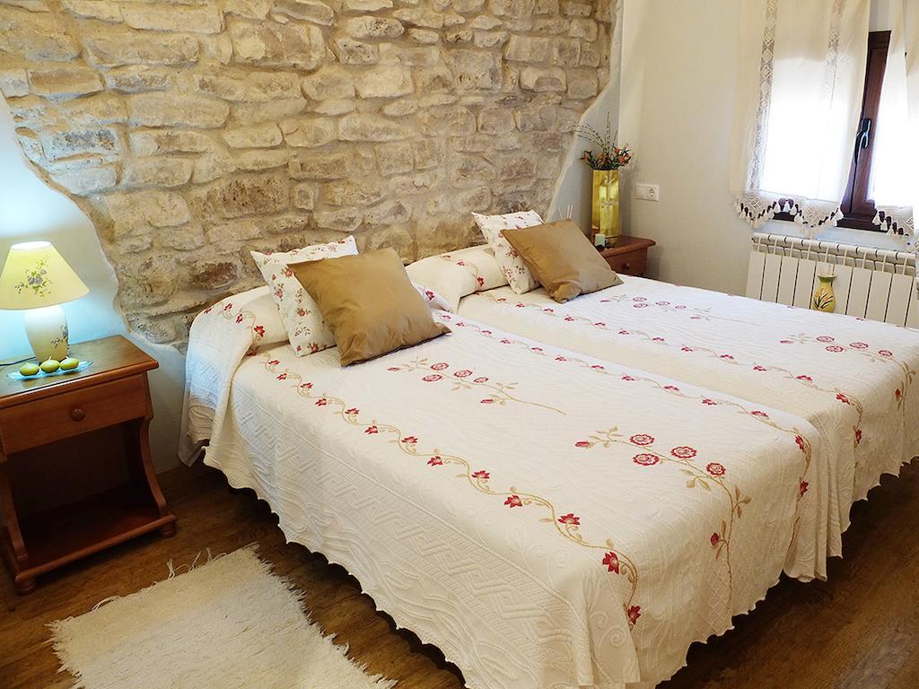 Casa Rural Marga Guest House Tardienta Стая снимка