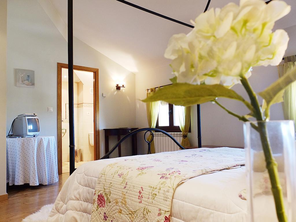 Casa Rural Marga Guest House Tardienta Стая снимка