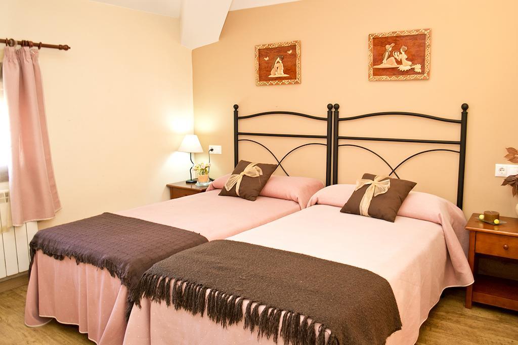 Casa Rural Marga Guest House Tardienta Стая снимка